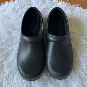 ANYWHERE Slip Resistant Clogs